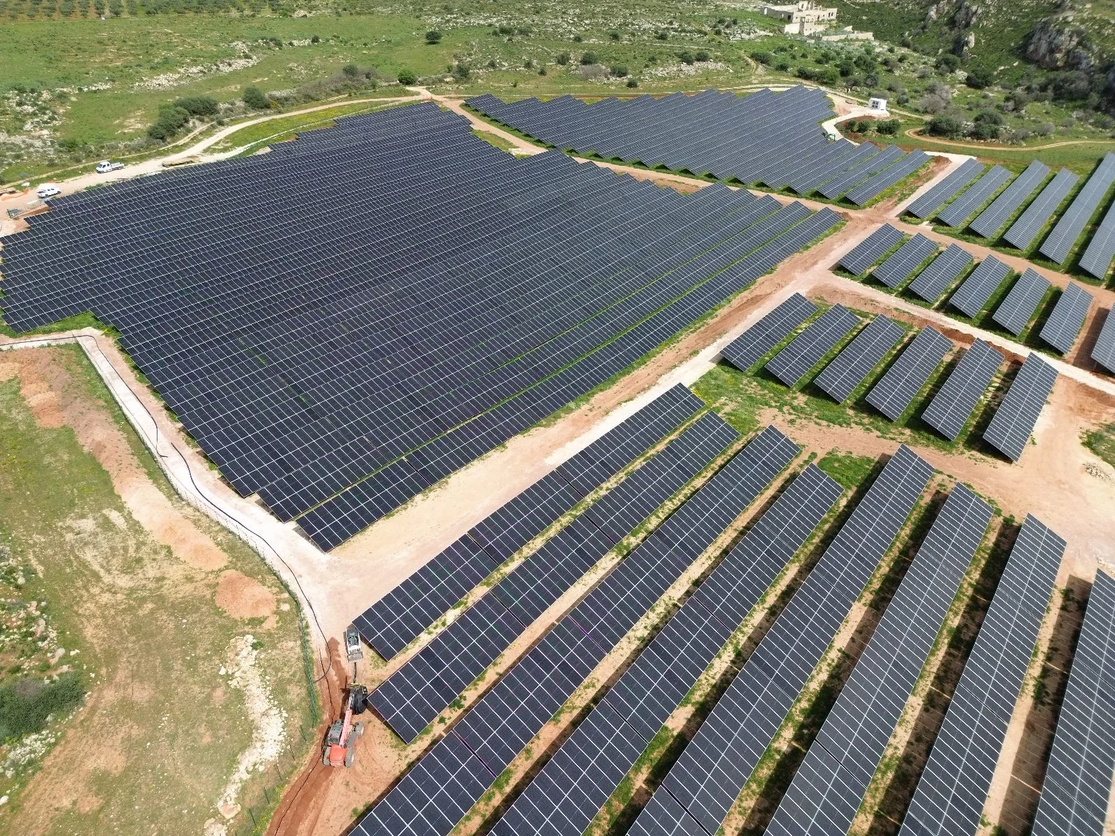 Vista aérea del parque solar Sambuca, en Agrigento, Italia.